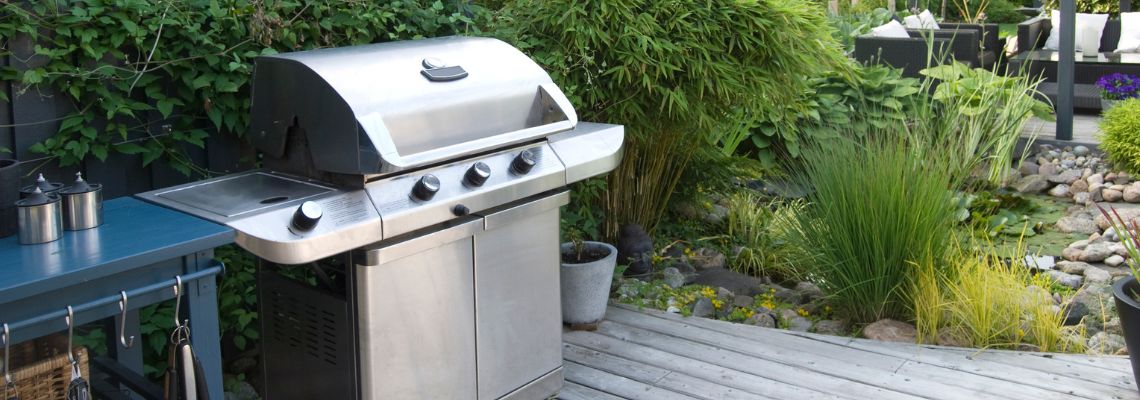 Modern outdoor kitchen design with stainless steel appliances in Dallas