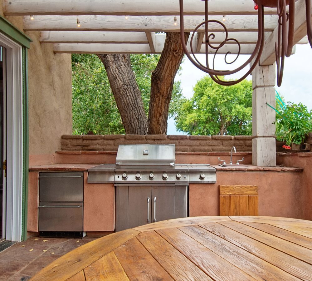 Outdoor Kitchen Layouts and Photos